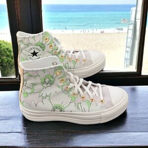 New with Box Converse All Star High Platform shoes size 8 Y2K inspired